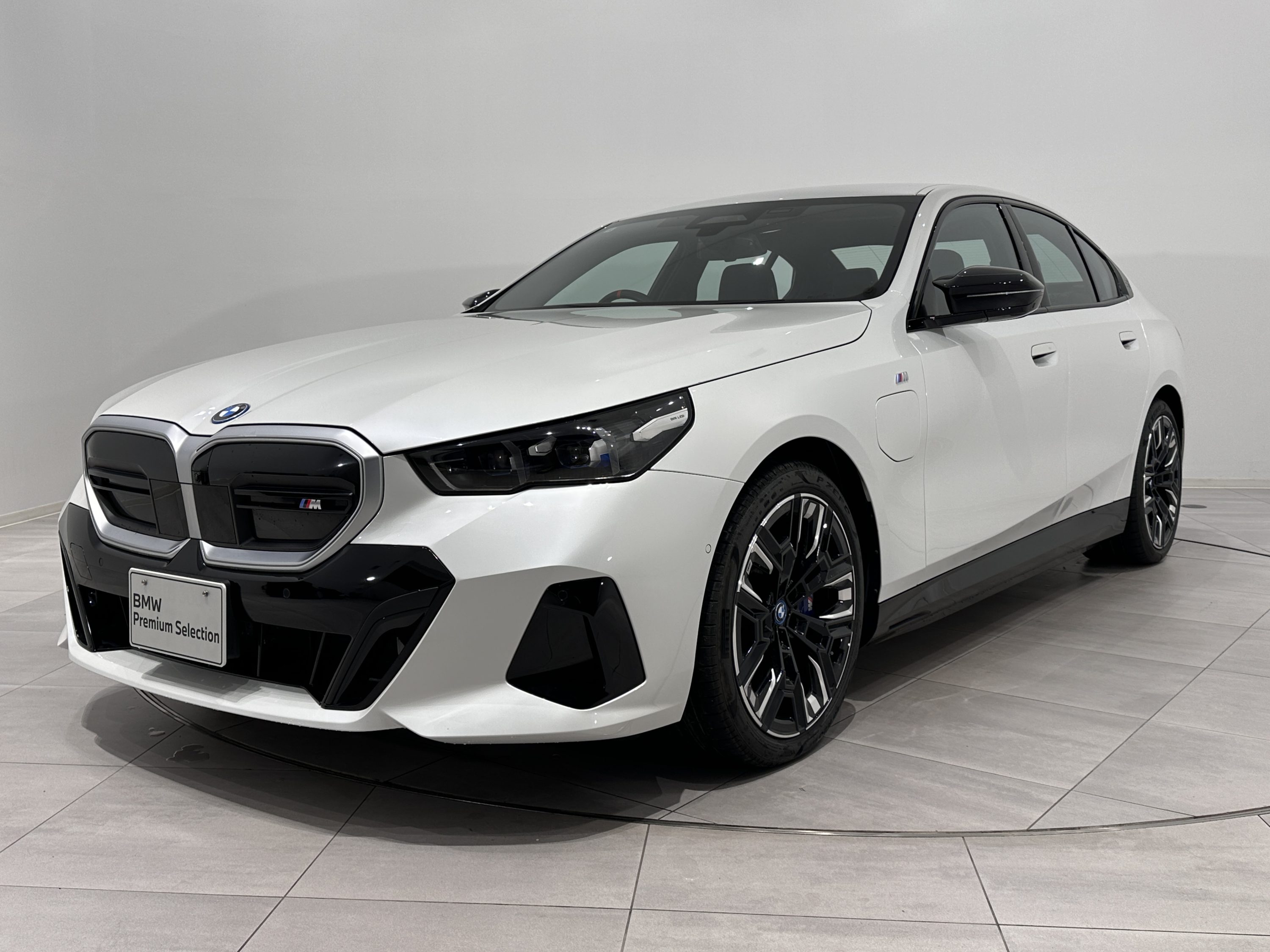 BMW i5 M60 xDrive セダン